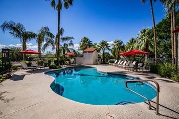 Townhouses for Rent in Tucson with Relaxing Pool Decks to Sunbath